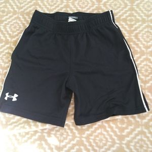 Under armour boy sz 4 shorts